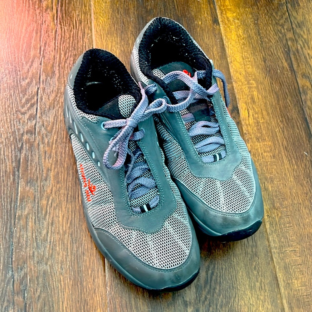 Exercise shoes